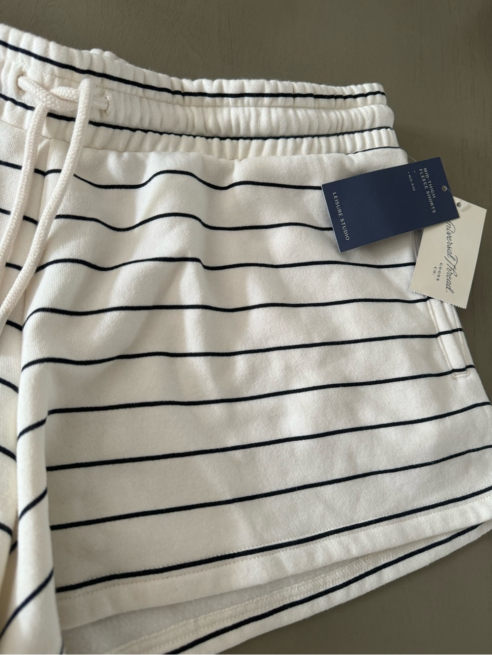 Universal Thread White Striped Mid Rise Fleece Drawstring Shorts - Picture 3 of 7
